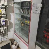 ویترین مغازه موبایل فروشی