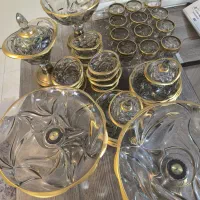 سرویس پذیرایی 12نفره شیشه ای دور طلایی سالم و شیک.