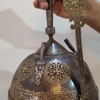 کلاه خود و تبر و مچ‌بند|کلکسیون اشیاء عتیقه|مشکین‌دشت, |دیوار