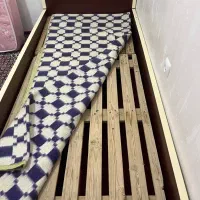فروش تخت یک نفره در حد نو سالم وتمیز|تخت و سرویس خواب|شاهرود, |دیوار
