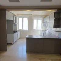 آپارتمان ۱۰۰ متری ۲ خواب فول امکانات رو به آفتاب