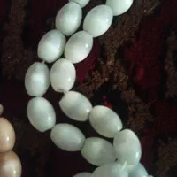 تعدادی تسبیح سنگی