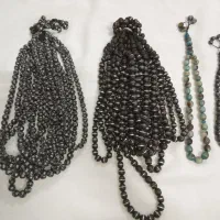 تعدادی تسبیح فروشی