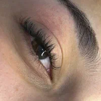 خدمات کاشت و اکستنشن مژه