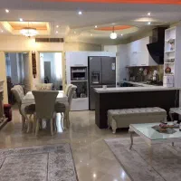 ۱۲۱ متر ۳ خواب_ فول امکانات _ سالن پرده خور