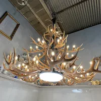 لوستر شاخ گوزن جنس فایبرگلاس و فلز|لوستر و چراغ آویز|تهران, نمایشگاه بین المللی|دیوار