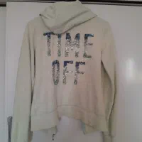 تعدادی لباس|کفش و لباس بچه|خوی, |دیوار