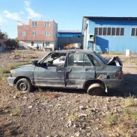 یک دستگاه خودروی فرسوده پراید