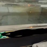 ویترین شیشه خم ویک عدد چراغ جلو