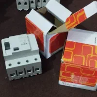 پریز برق کلید چراغ ها و محافظ سه فاز و چراغ|لامپ و چراغ|سلماس, |دیوار