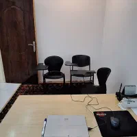 صندلی کلاسی، و میز کار