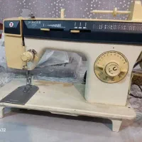 یک چرخ خیاطی سینگر  به فروش میرسد