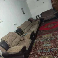 مبل ۷ نفره در حد و سالم با ۲ میز پذیرایی