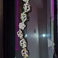 مو مصنوعی،و سنجاق کار شده و تاج|زیورآلات و اکسسوری|چاف و چمخاله, |دیوار