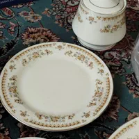 سرویس چایخوری چینی قدیمی و میوه خوری کریستال|ظروف سرو و پذیرایی|اصفهان, احمدآباد|دیوار