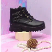 کفش امییر|کیف، کفش، کمربند|شیروان (خراسان), |دیوار