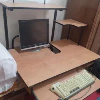 میز کامپیوتر و صندلی تمیز