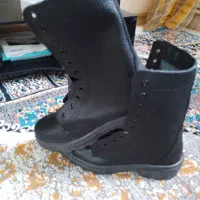 یک عدد پوتین سربازی جنس سبک راحت و چرم