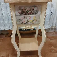 میز کنار سالنی.بسار تمیز.بارنگ خاص