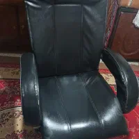 صندلی اداری پشت میز نو