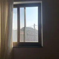 پنجره دوجداره آلومینیومی رنگ شامپانی در حد نو