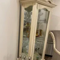 ویترین کنار سالنی