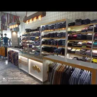 دکور مغازه با مانکن و گیت فروشگاهی