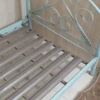 تخت فلزی یک‌نفره سالم و محکم