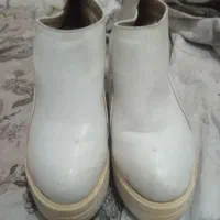 کفش سفید زیبا