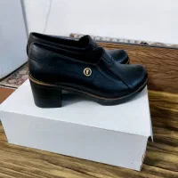 کفش سایز ۳۹