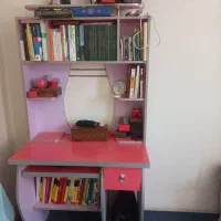 کتابخونه و میز تحریر