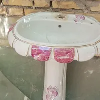 دو عدد روشویی سالم با پایه