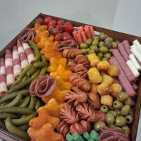 تهیه فینگرفود و چیدمان میز