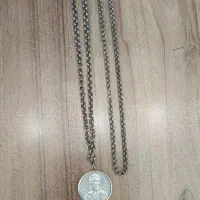 شمایل و دوعدد زنجیر