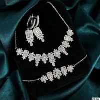سرویس نقره همراه با جعبه کادو و ساعت نقره
