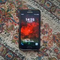 گوشی s5.. جعبه هم نداره، با هر سیم کارتی کار میکنه