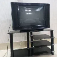 تلویزیون ال جی بیست و چهار اینچ همراه میز