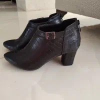 نیم بوت و کتونی دخترانه کاملا سالم سایز ۳۹و ۳۸