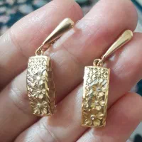 یک جفت گوشواره طلا فروشی حدودا ۴گرم