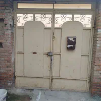 در خانه