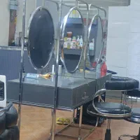 میز و آینه دوطرفه وسط سالن زیبایی|آرایشگاه و سالنهای زیبایی|قرچک, مهدیه|دیوار