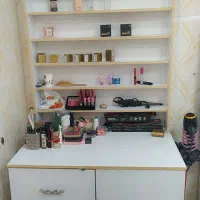 کمد و صندلی آرایشگاه|آرایشگاه و سالن‌های زیبایی|کرمانشاه, |دیوار