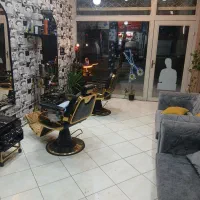 آرایشگر و دستیار ارایشگر