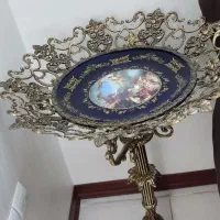 میوه خوری کنار سالنی