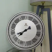 آباژور و ساعت دیواری