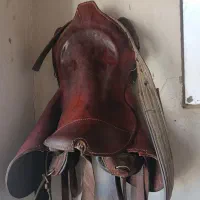 زین و دهنه چرم قدیمی