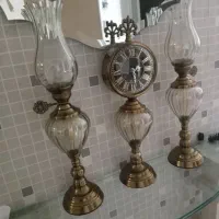 دوعدد شمعدان و ساعت