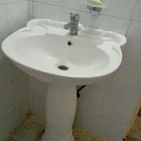 روشویی کامل همراه با شیر اهرمی سالم و بدون نقص|لوازم سرویس بهداشتی|اندیشه, اندیشه فاز ۱|دیوار