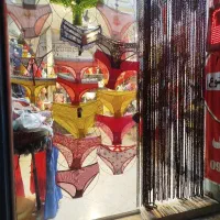 فروشنده ی خانم نیمه وقت(لباس زیر)