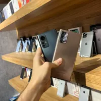 گوشی موبایل شیائومی و سامسونگ